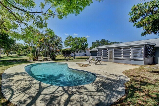 Foto del edificio - 3230 Pebble Beach Dr