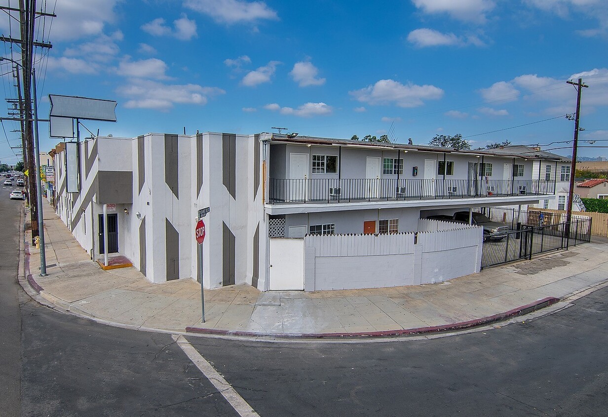 West Adams Studio Apartments Apartments in Los Angeles, CA Westside