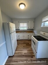 Building Photo - 517 S Maple St