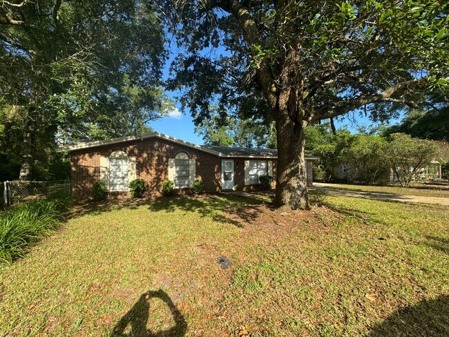 Building Photo - Cute Ranch Style Home