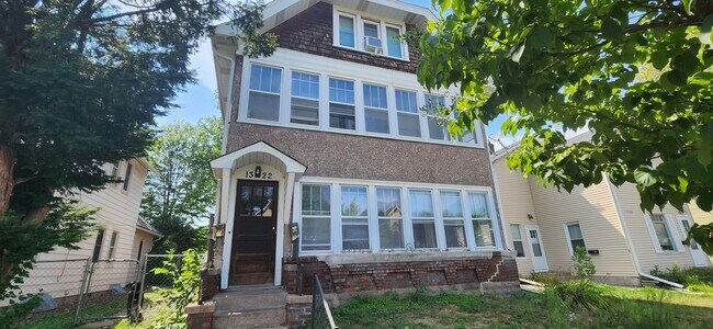 Building Photo - 1322 5th St NE