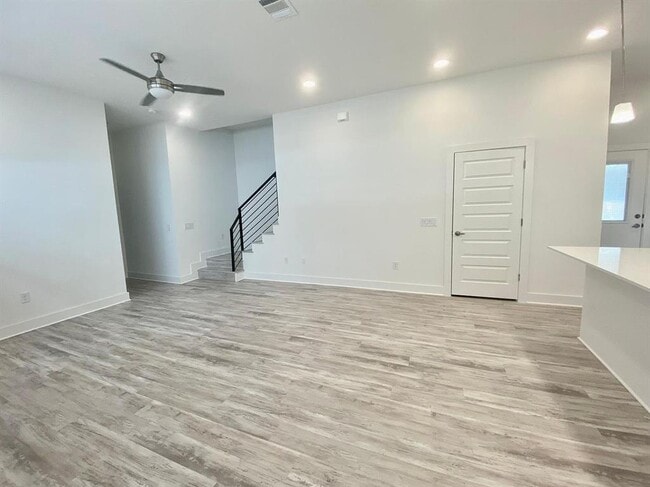 Building Photo - 6809 Montana St