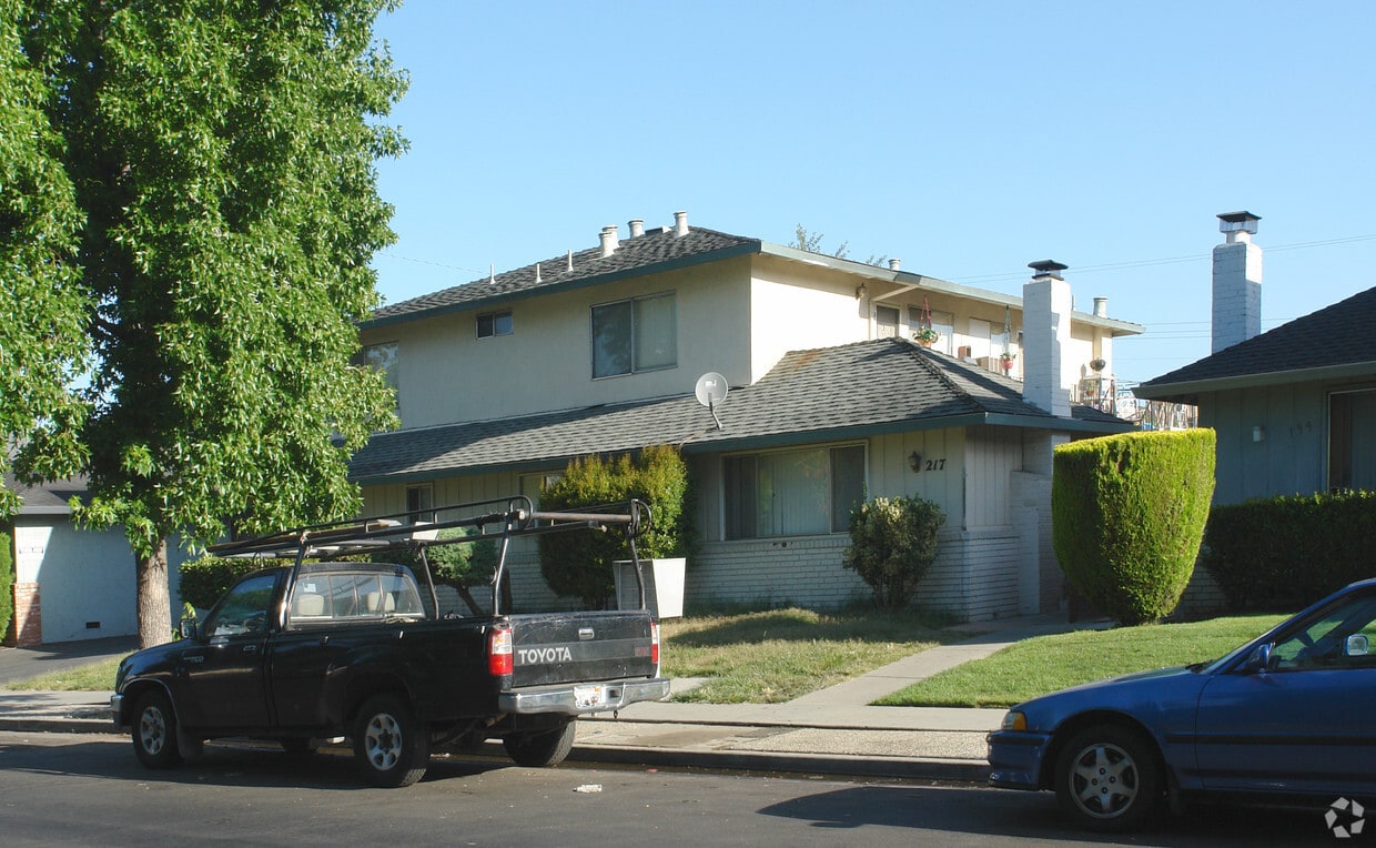217 Hollis Ave, Campbell, CA 95008 Apartments in Campbell, CA