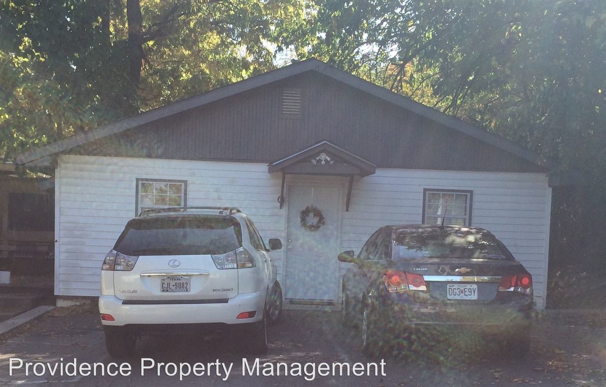 Primary Photo - 2 br, 1 bath House - 833 W. Caraway St.