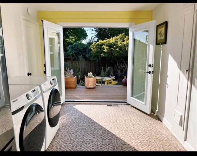 Foto del edificio - 835 Lewis Rd