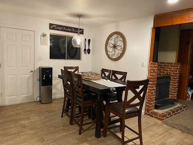 Building Photo - 3 Br 1 Ba available now