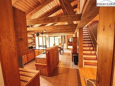 Foto del edificio - 473 Russell Beach Rd
