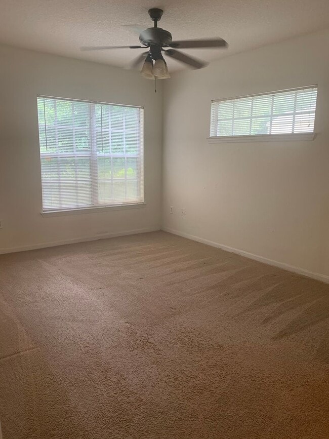 Foto del edificio - Coming Soon - Condo at Sunset Lake - 3 Beds, 2 Baths