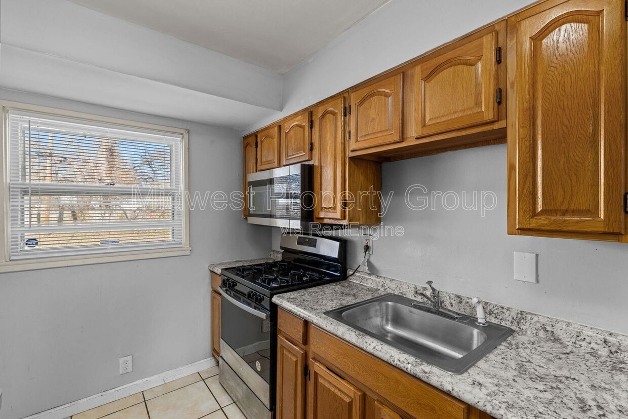 Photo - 405 Cameron Road