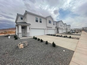 Building Photo - 3861 Mustang Vly Dr