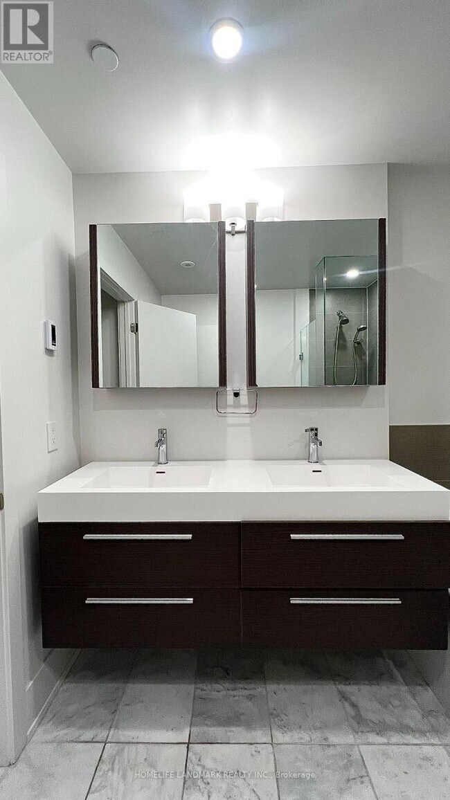 Photo du bâtiment - 270 Davenport Rd