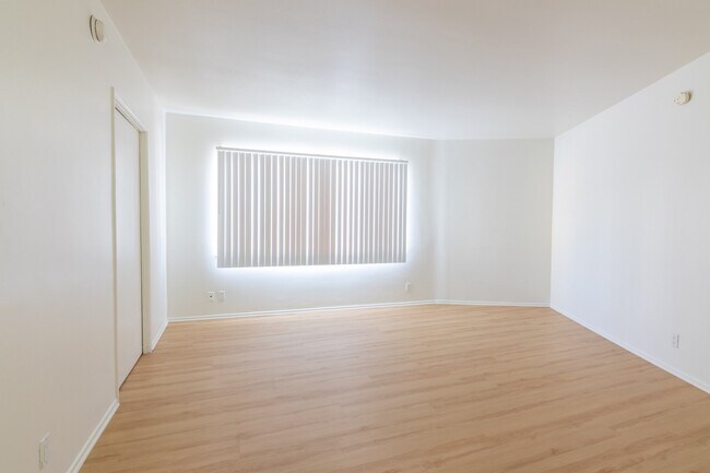 Foto del edificio - 667-669-669 Levering Ave