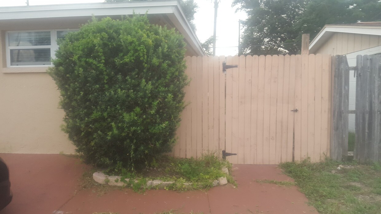 4517 Phoenix Ave, Holiday, FL 34690 Apartments in Holiday, FL