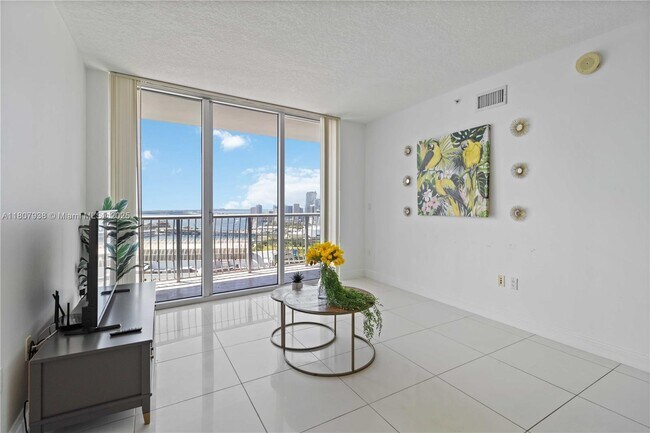 Building Photo - 1750 N Bayshore Dr