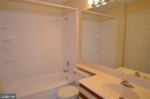 Foto del edificio - 12105 Greenway Ct
