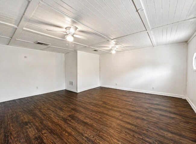 Foto del edificio - AVAILABLE NOW ; APPLY TODAY ON OUR WEBSITE!!!
