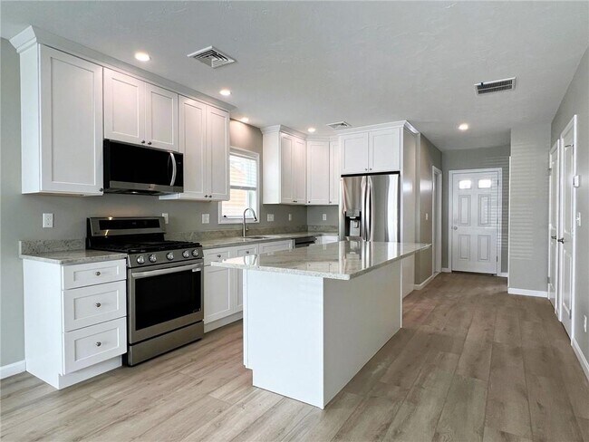 Foto del edificio - 578 Elm St