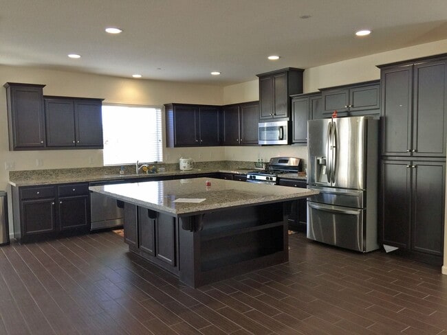 Building Photo - Beautiful 4 Bedroom 3 Bathroom 2700SF Rancho Cordova Home