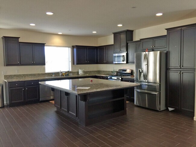 Foto del edificio - Beautiful 4 Bedroom 3 Bathroom 2700SF Rancho Cordova Home