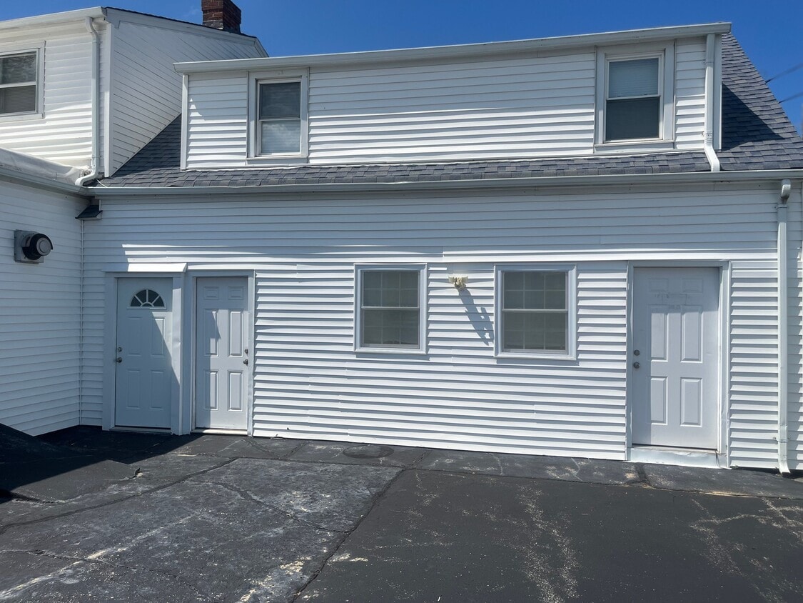 17 Manor Rd, Smithtown, NY 11787 Room for Rent in Smithtown, NY