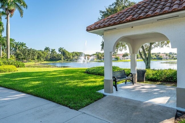 Foto del edificio - 4279 Greenbriar Ln