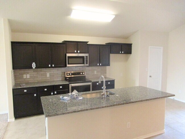 Foto del edificio - 7440 104th St