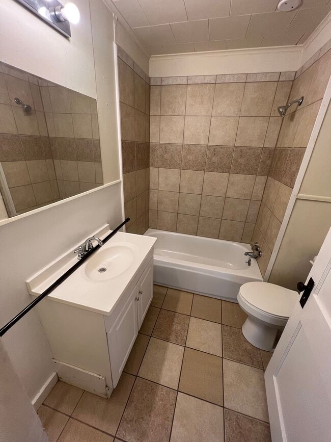 Foto del edificio - Cute, bayouside, 3-bedroom home
