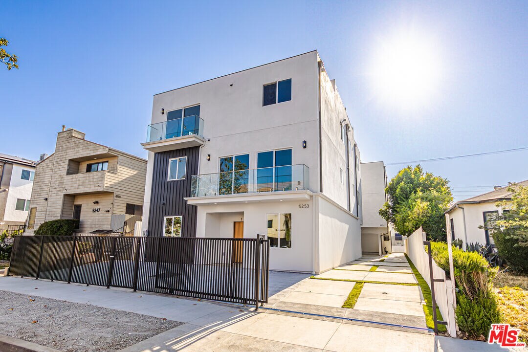 Primary Photo - 5251 Agnes Ave