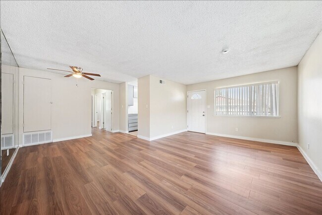 Foto del edificio - 4617 Palm Ave