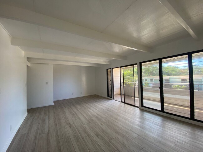 Building Photo - Townhome 3 Bedroom, 1 Bath