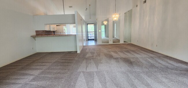 Foto del edificio - 1801 1801 E Lake Rd