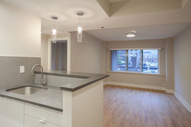 Building Photo - 3455 Rue Aylmer