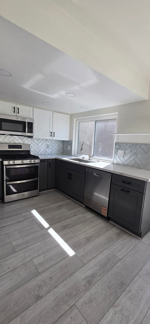 Foto del edificio - Beautifully Maintained & Convenient Townhome