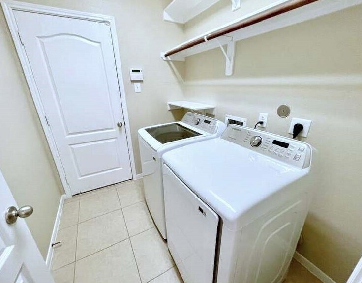 Foto del edificio - 622 W Newport Bend