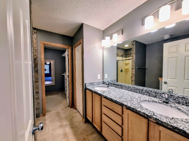 Foto del edificio - 2411 121st Cir NE