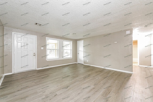 Building Photo - 1100 Locust Dr
