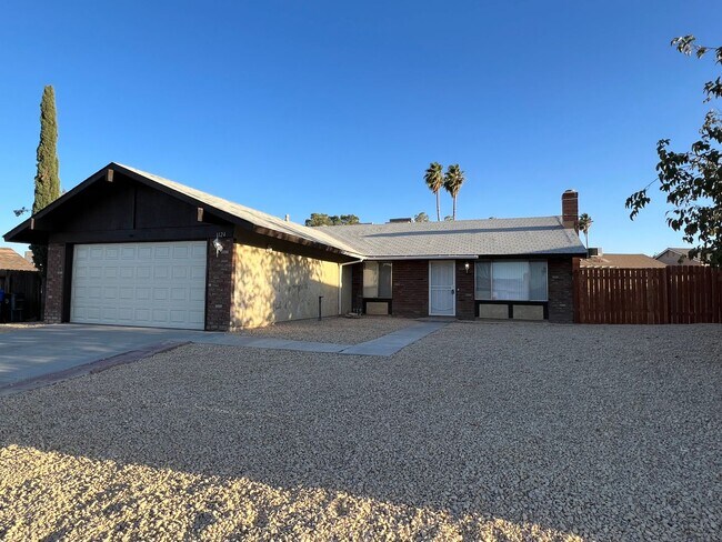 Building Photo - Remodeled 3 Bedroom 2 Bathroom House Locat...