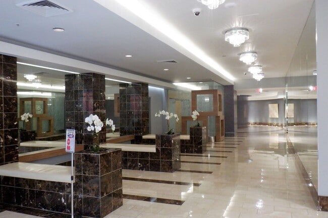 Foto del edificio - Allure 24th Floor Strip View and Furnished