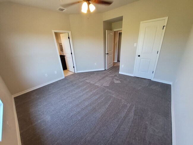 Building Photo - 6311 Luglio Lane #101, San Antonio, TX 782...
