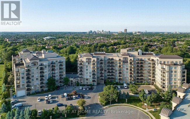 Building Photo - 8 Maison Parc Ct