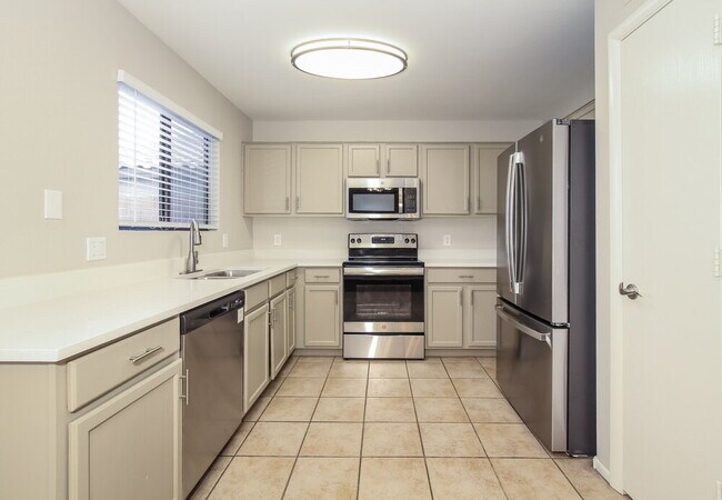 Building Photo - 2165 E Donald Dr