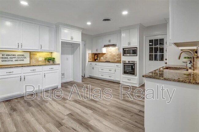 Photo - 1712 Dakar Rd W House