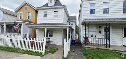 Building Photo - 510 N Bromley Ave