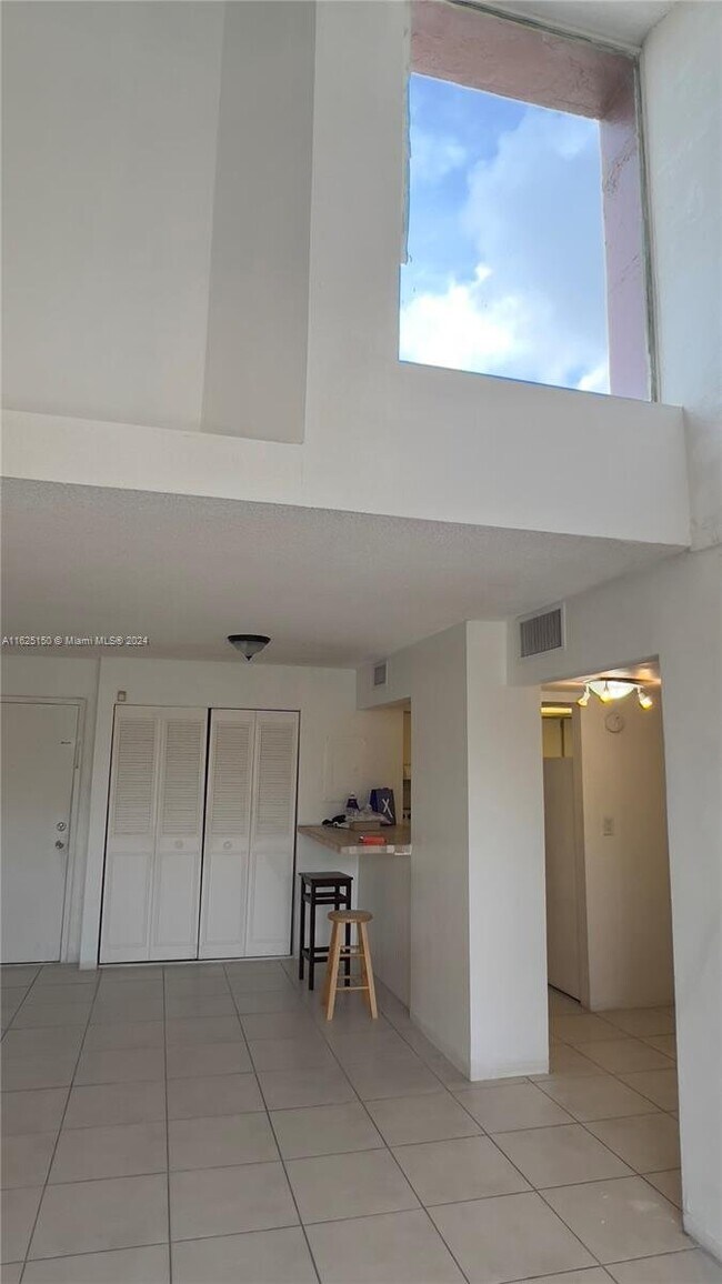 Building Photo - 8830 Fontainebleau Blvd