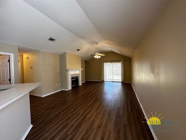Building Photo - 3 Bedroom Home in Hunter's Run Subdivision