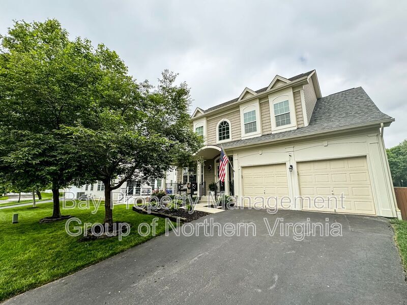 Primary Photo - 8930 Kingbird Ct