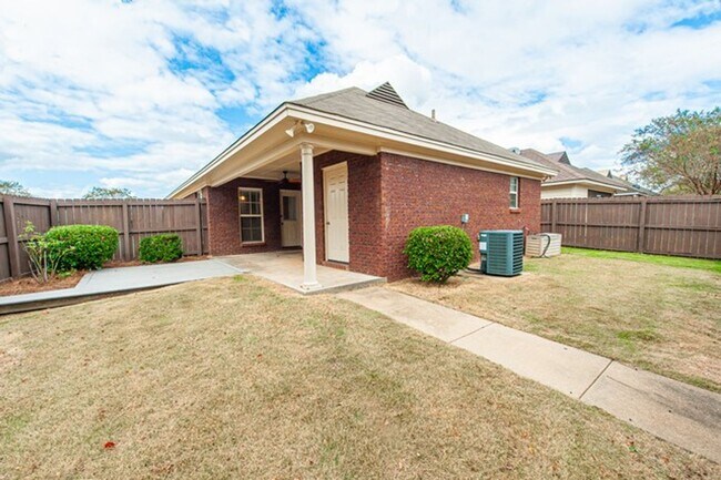 Foto del edificio - 8740 Lindsey Ln