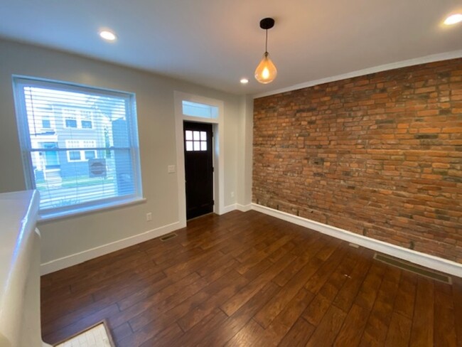 Building Photo - 331 Taylor Ave