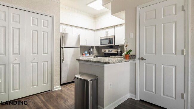 Foto del edificio - 2801 Biltmore Park Dr