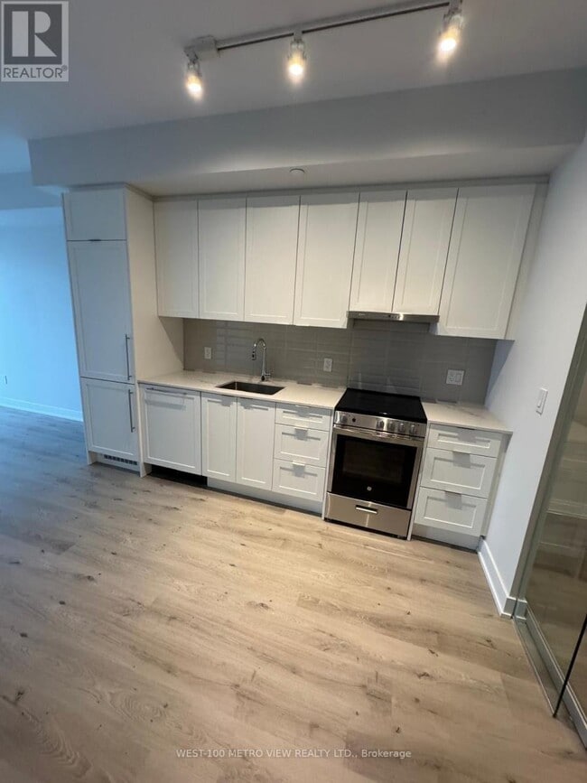 Building Photo - 430-1430 Square One Dr